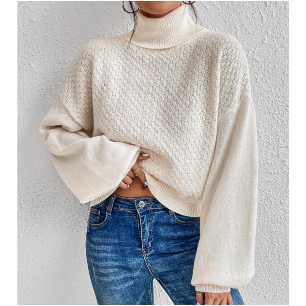 Cozy Turtleneck Reversible Balloon Sleeve Oversized Sweater - Picture 4 of 5